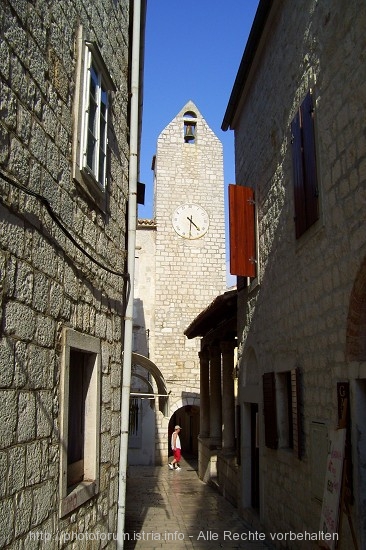 RAB > Uhrturm gegenüber der Stadtloggia