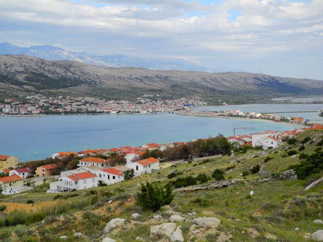 OTOK PAG > Blick von der Straße