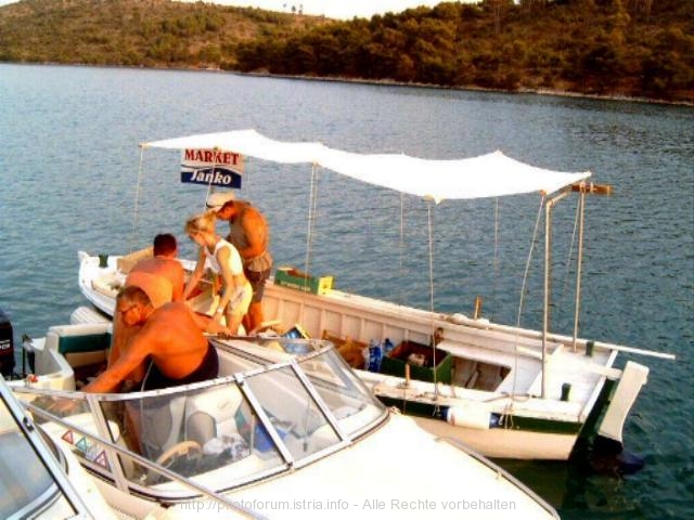 NATURPARK TELASCICA > Luka Telascica > Market per Boot