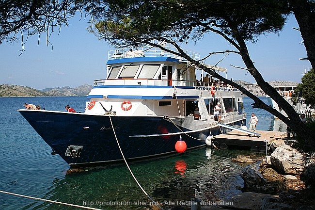 NATURPARK TELASCICA > Uvala Mir > Ausflugsschiff Barba Ive