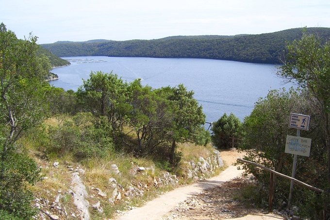 VRSAR > Wanderung zum Limski Kanal 12 > Abstieg zur Grotte