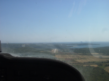 VRSAR > Aerodrom > Anflug zum Landen