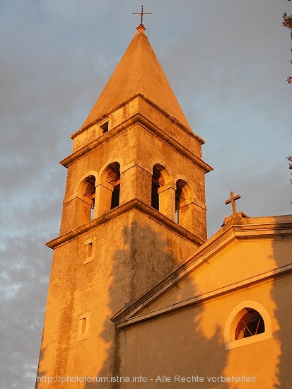 SV. MAURO bei Momjan > Kirche