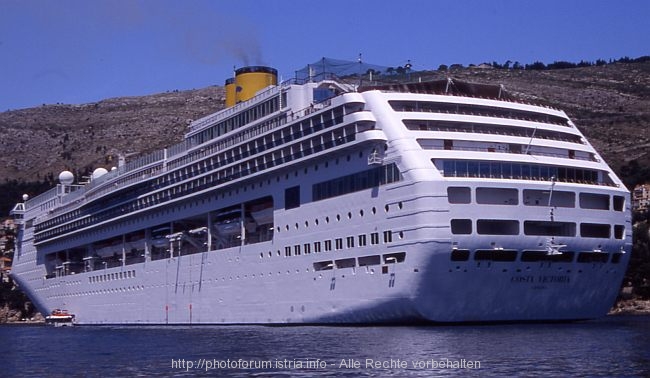 ADRIA > Kreuzfahrtschiff > Costa Victoria ankert vor Dubrovnik