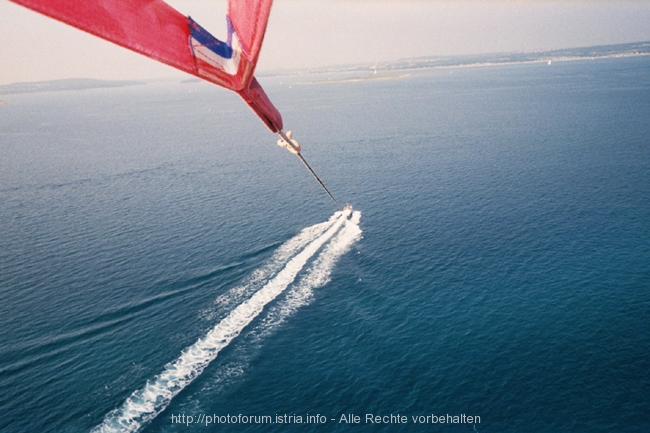 PARASAILING > Blaue Adria