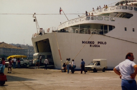 BUeRGERKRIEGSDOKUMENTATION > Fähre Marko Polo in Triest > Evakuierte Urlauber