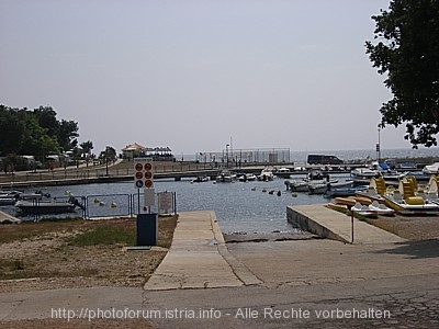 Camp Zelena Laguna > Bootsliegeplatz