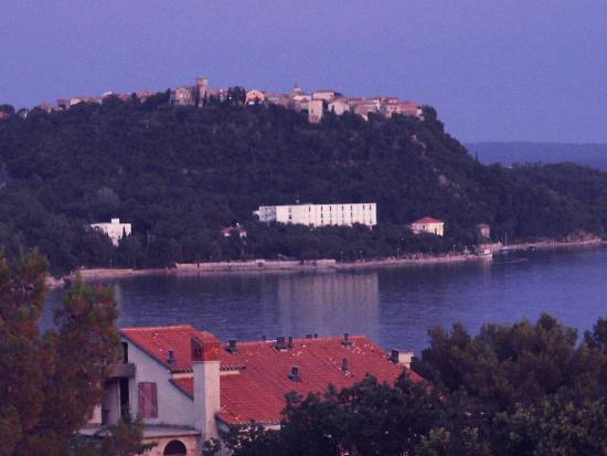 Otok KRK > Omisalj > Abendblick von Pusca aus gesehen