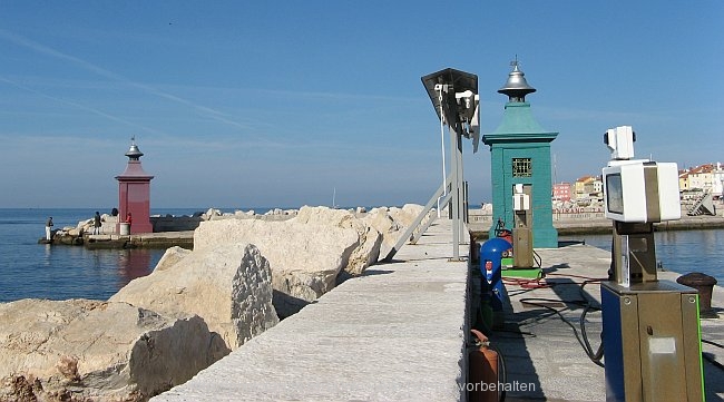 PIRAN > Hafen Luka Piran > Leuchttürme und Zollmole