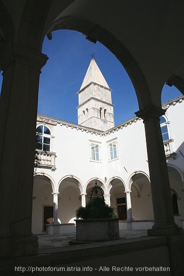 PIRAN > Kloster Sv Franciska > Kreuzgang