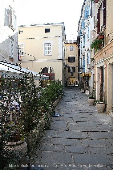 PIRAN > Gasse zwischen den Plätzen Tartini und 1. Mai