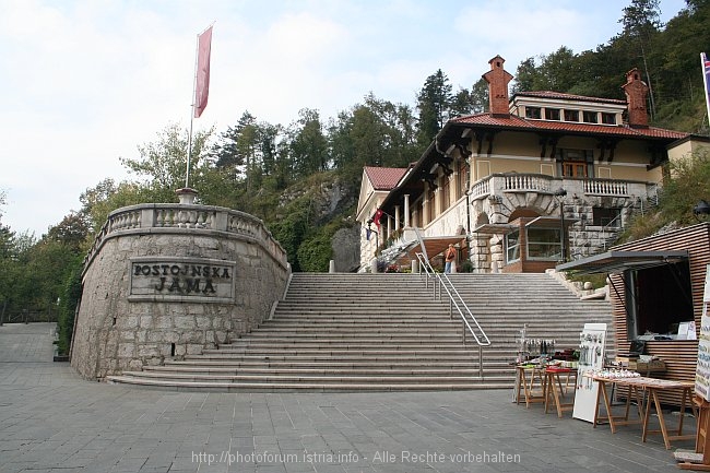 POSTOJNA > Adelsberger Grotten - Postojnska jama > Eingangsgebäude - Stufen