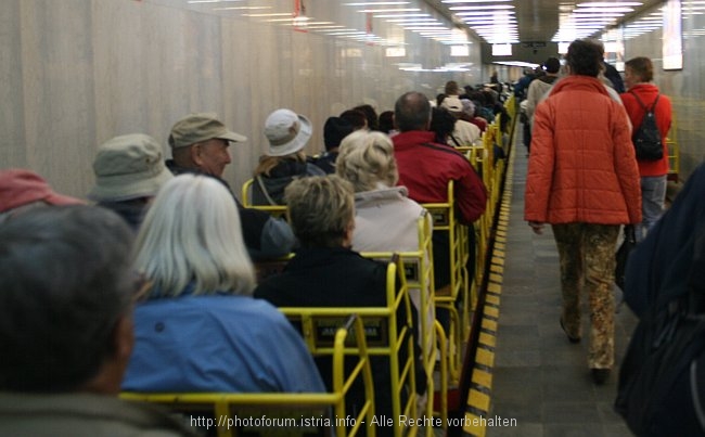 POSTOJNA > Adelsberger Grotten - Postojnska jama > Bahnhof Höhleneingang