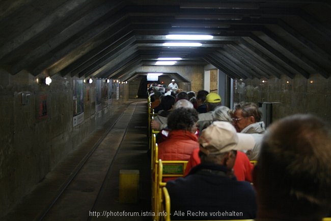 POSTOJNA > Adelsberger Grotten - Postojnska jama > Bahnhof Höhlenausfahrt