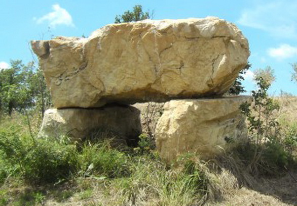 PONTE PORTON> Hünengrab aus Stein 4