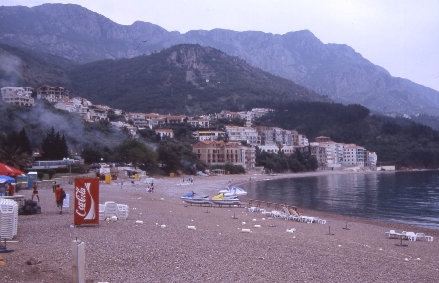 SVETI STEFAN > gebührenpflichtiger allgemeiner Strandbereich