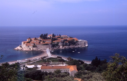 SVETI STEFAN > PANORAMABLICK von der Küstenstraße