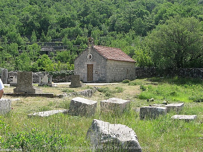 BROTNICE > Friedhof und Kirche des heiligen Lukas