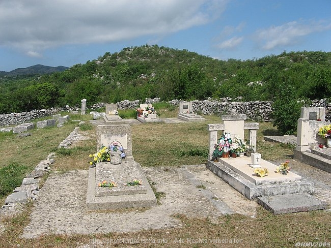 BROTNICE > Friedhof > Gräber