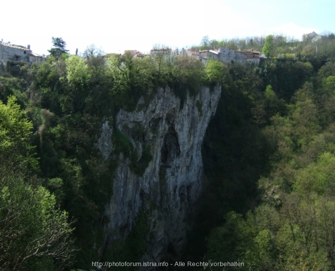 FOJBA-SCHLUCHT > Schlucht bei Pazin