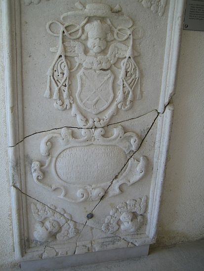 GRDOSELO > Relief auf Kirche