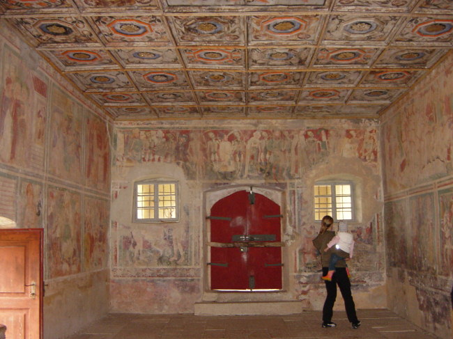 BERAM > Friedhofskapelle - St. Maria auf den Steintafeln > Fresken