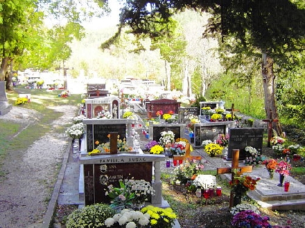 BERAM > Friedhof bei der Kapelle St. Maria auf den Steintafeln