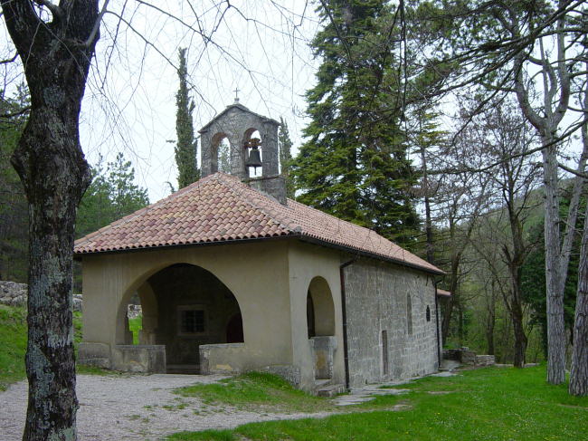 BERAM > Friedhofskapelle - St. Maria auf den Steintafeln