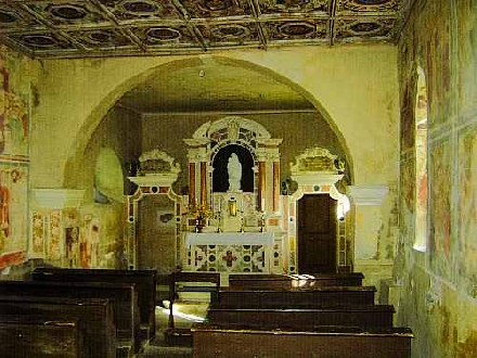 BERAM > Friedhofskapelle - St. Maria auf den Steintafeln > Altar