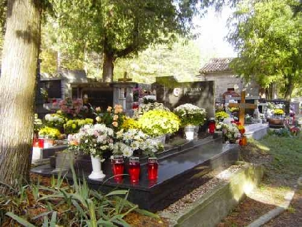 BERAM > Friedhof bei der Kapelle St. Maria auf den Steintafeln