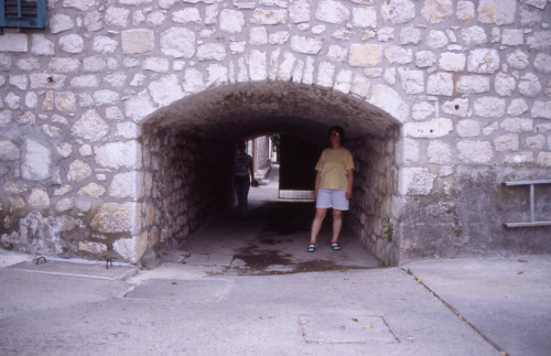 ZAOSTROG > Franziskanerkloster - Durchgang