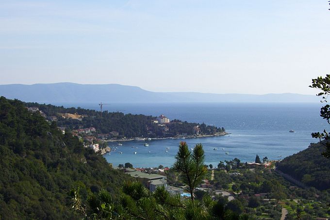 RABAC > Ausblick von der Kapellenruine Sv. Hadrian