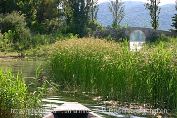 BACINSKA JEZERA > Mit Piratenschiff durch die Seen von Bacina