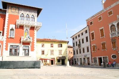 VODNJAN > Marktplatz mit Teil des Rathauses