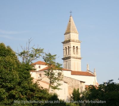 VODNJAN > Blick auf die Basilika Sv. Blaz (2)