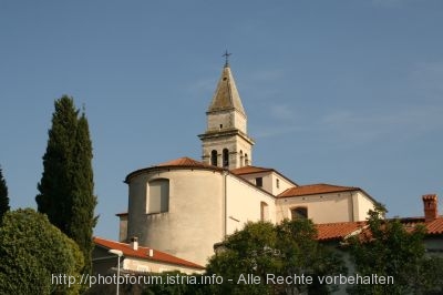 VODNJAN > Blick auf die Basilika Sv. Blaz (1)