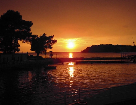 POREC > Altstadt in Richtung Insel Nikola - Sonnenuntergang über der Riviera