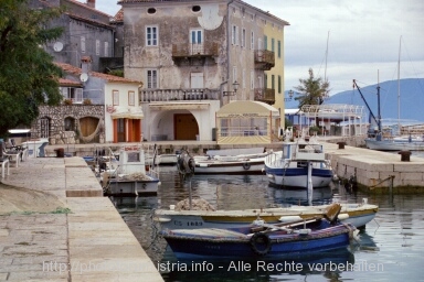 Otok CRES > Valun > Hafen