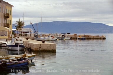 Otok CRES > Valun > Hafen