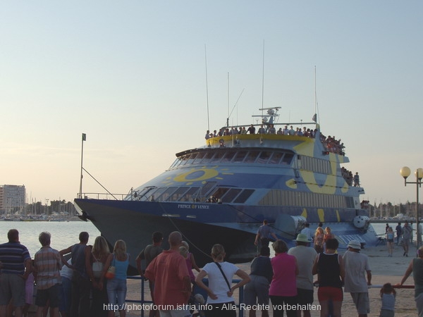 UMAG > Hafen > Ausflugsschiff nach Venedig