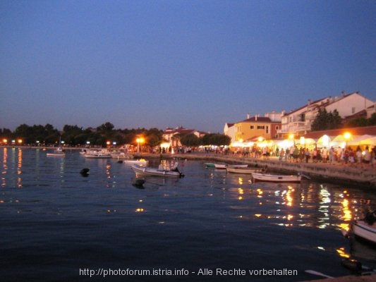 Hafenpromenade bei Nacht UMAG