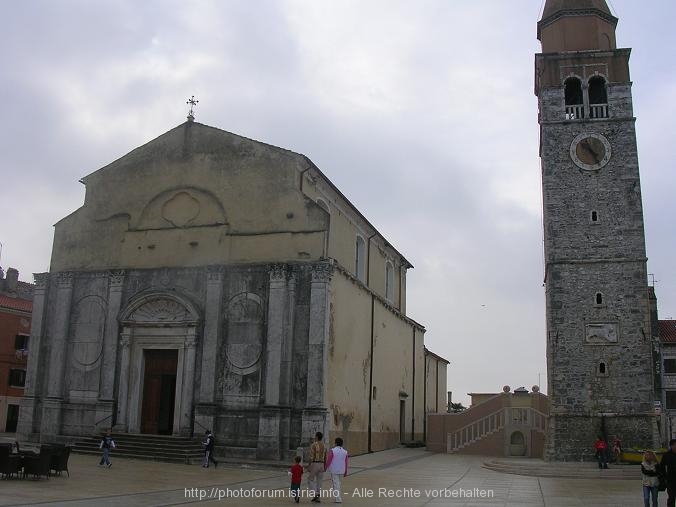 Kirche und Kirchturm