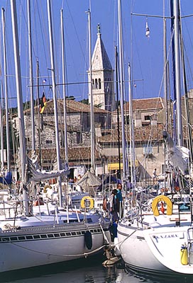 NOVIGRAD > Marina > Blick auf die Altstadt