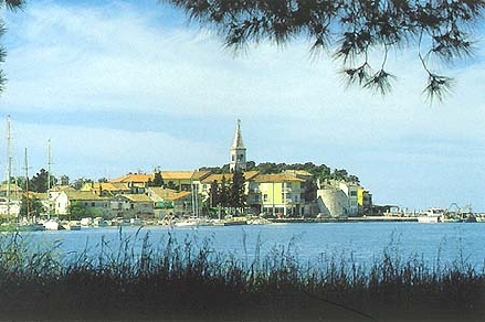 NOVIGRAD > Panoramablick vom Meer