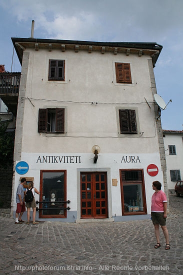 BUZET > Großes Tor > Altstadt - Erstes Haus