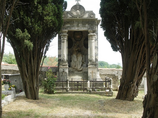 GROZNJAN > Friedhof > Grabstätte