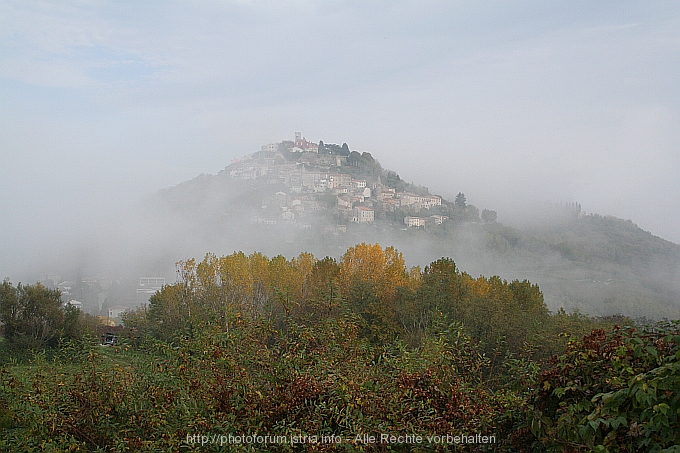 MOTOVUN > Herbstnebel - November 2005