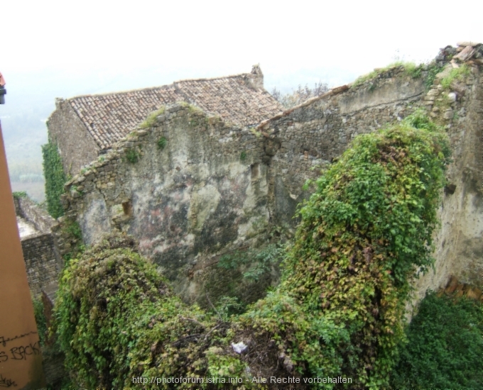 MOTOVUN > Hausruine