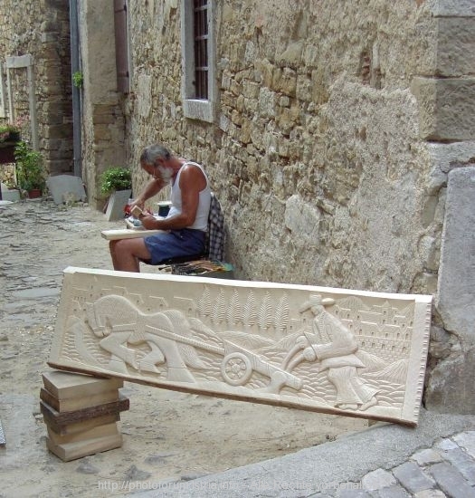 2006-12 < 1. Platz - Menschen bei der Arbeit > AundK >  Holzschnitzer in Motovun