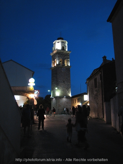 2006-11 < 2. Platz - Schönste Nachtaufnahme > TAMARA98 > Premanturas Glockenturm